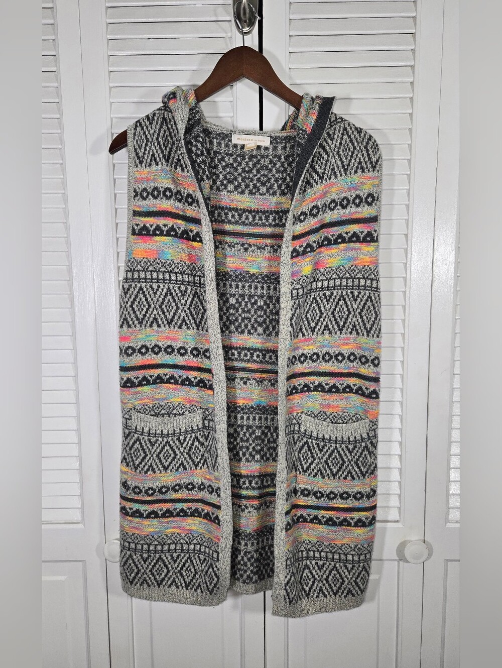Monteau Los Angeles Hooded Open-Front Sweater Vest in Gray Multicolor Accents